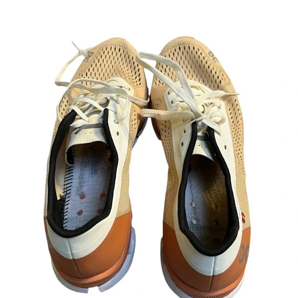 Onclouds woman’s Cloudbloom size 10